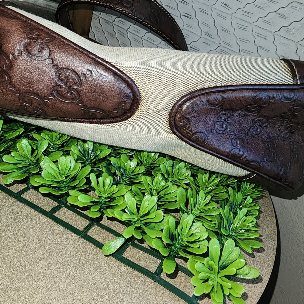Gucci GG Signature-Trimmed Colbert Hobo - Picture 9 of 16